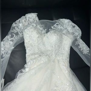 NEVER WARN beautiful Oleg Cassini wedding dress